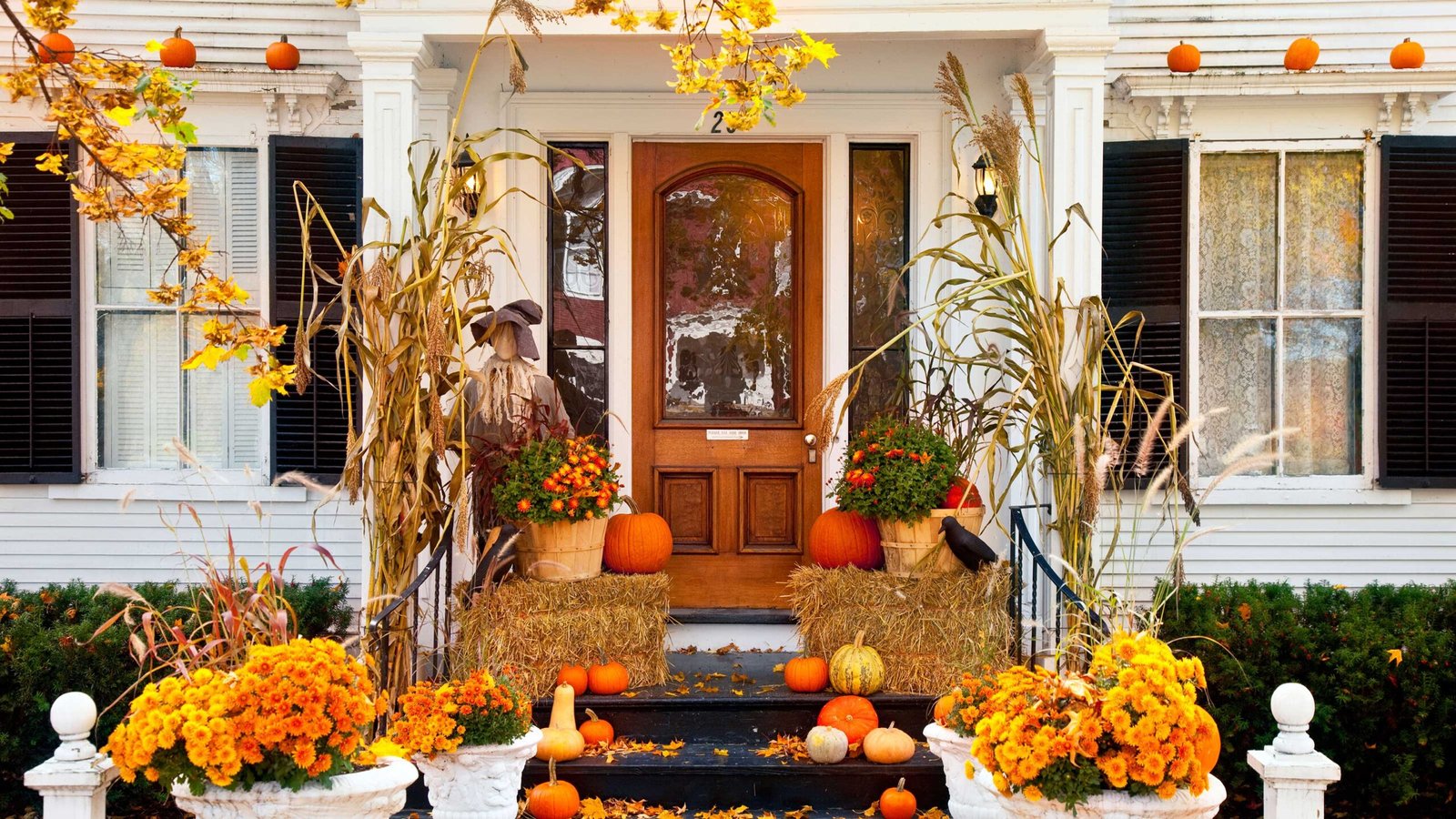 10 Halloween Porch Decorations for 2024 | Fun and festivities