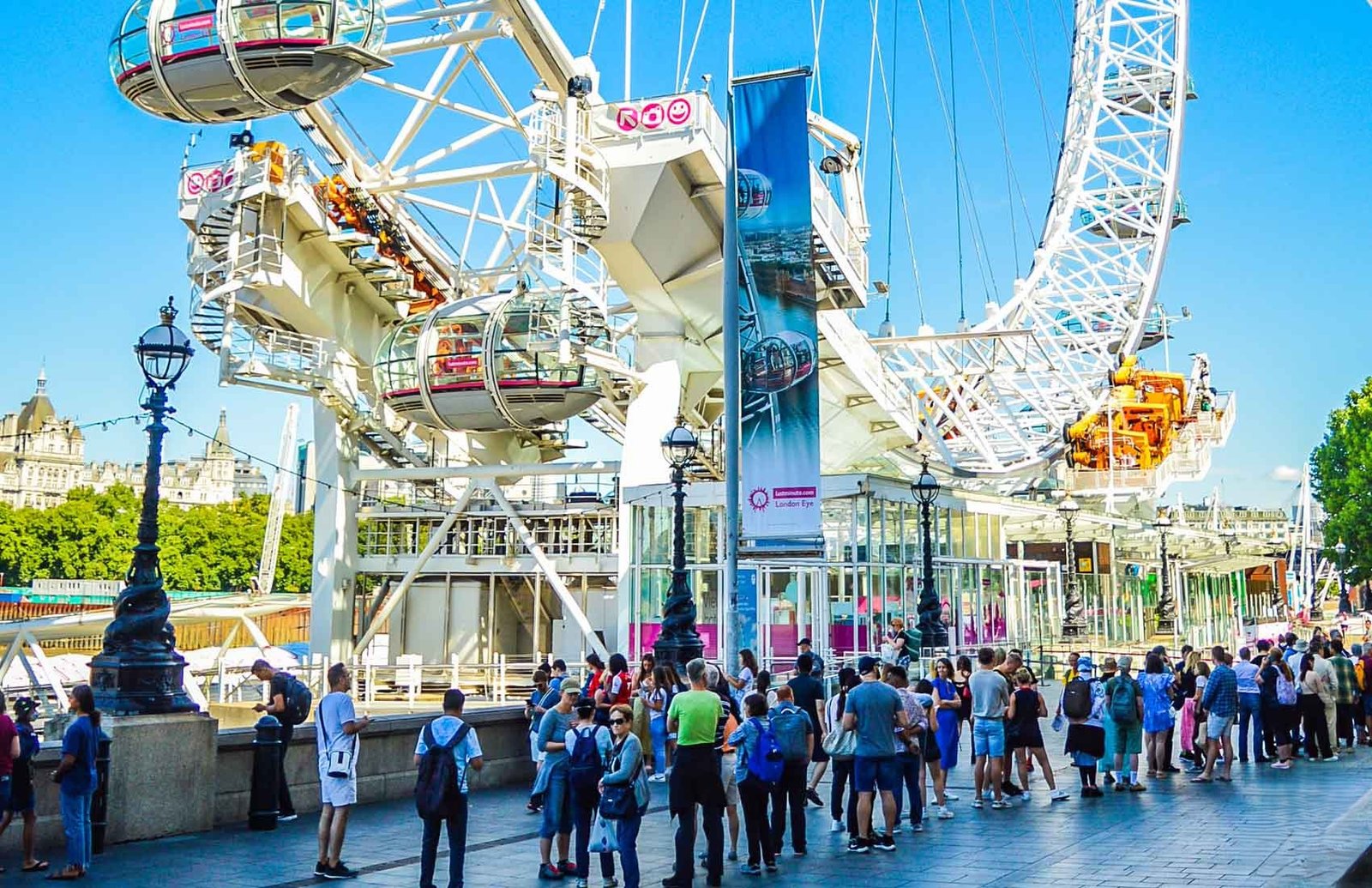 Visitor’s Guide To The London Eye | A Comprehensive Guide to the Iconic UK Landmarks